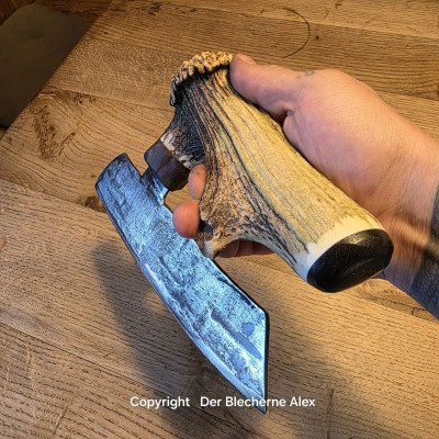 Brachiales Grill Pizzamesser oder Wiegemesser aus dem Nebelwerfer des 2WK und Rothirsch