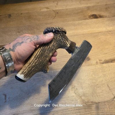 Brachiales Grill Pizzamesser oder Wiegemesser aus dem Nebelwerfer des 2WK und Rothirsch
