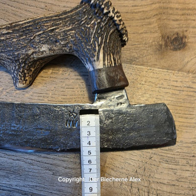 Brachiales Grill Pizzamesser oder Wiegemesser aus dem Nebelwerfer des 2WK und Rothirsch