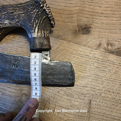 Brachiales Grill Pizzamesser oder Wiegemesser aus dem Nebelwerfer des 2WK und Rothirsch