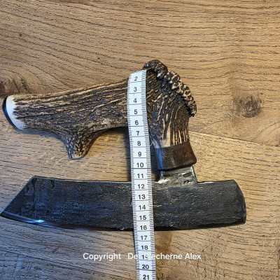 Brachiales Grill Pizzamesser oder Wiegemesser aus dem Nebelwerfer des 2WK und Rothirsch