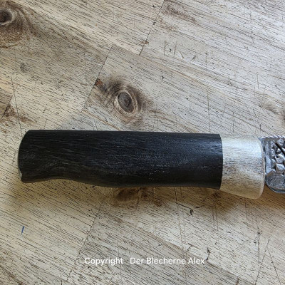 Outdoormesser mit Klinge aus einer alten Hufraspel