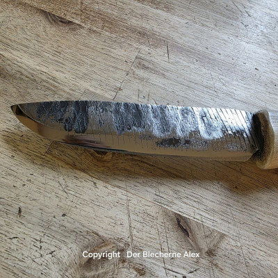 Outdoormesser mit Klinge aus einer alten Hufraspel