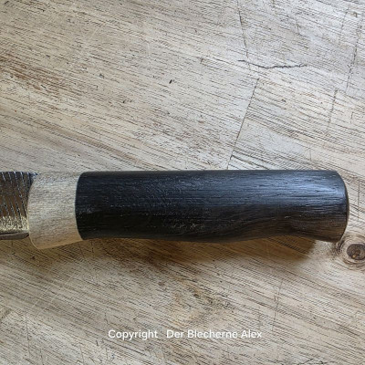 Outdoormesser mit Klinge aus einer alten Hufraspel