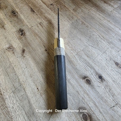 Outdoormesser mit Klinge aus einer alten Hufraspel