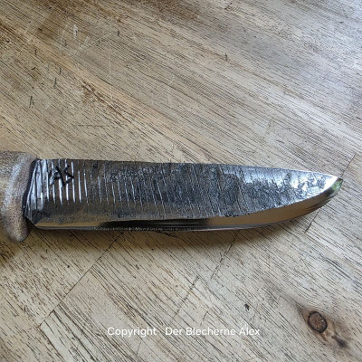 Outdoormesser mit Klinge aus einer alten Hufraspel