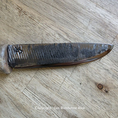 Outdoormesser mit Klinge aus einer alten Hufraspel