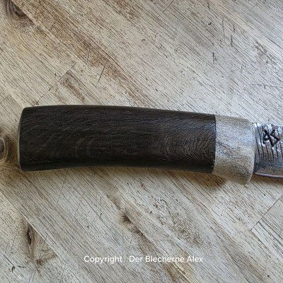 Outdoormesser mit Klinge aus einer alten Hufraspel