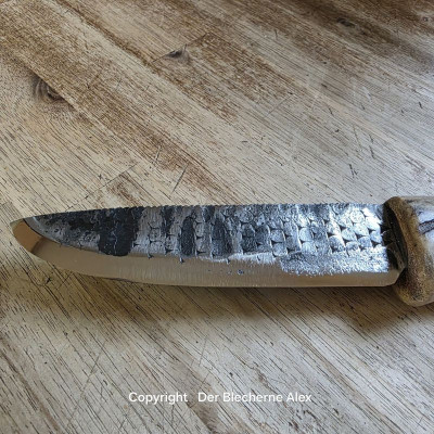Outdoormesser mit Klinge aus einer alten Hufraspel