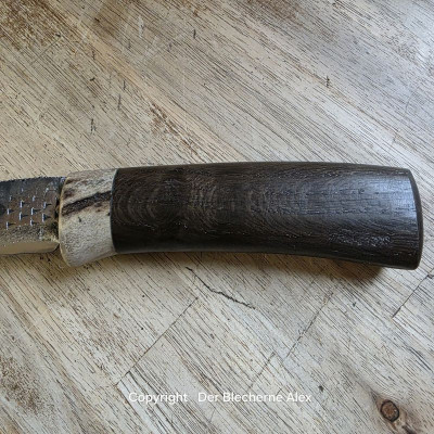 Outdoormesser mit Klinge aus einer alten Hufraspel