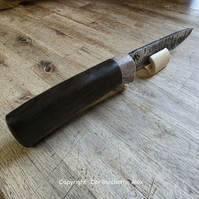 Outdoormesser mit Klinge aus einer alten Hufraspel