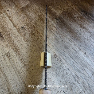 Küchenmesser/ Grillmesser aus alter Hufraspel mit dem typischen Muster und 10.000 Jahre alter Flusseiche