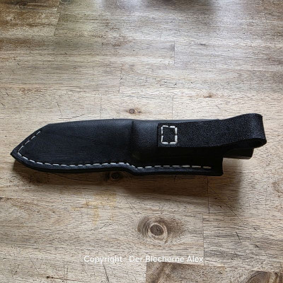 Allzweck oder Outdoormesser mit einer Klinge aus dem Rohr der Panzerhaubitze 2000