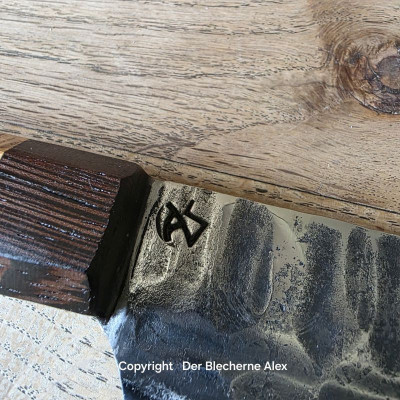 Küchenmesser handgeschmiedet aus C100 Stahl mit Maser Robinie