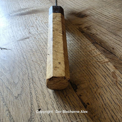 Küchenmesser handgeschmiedet aus C100 Stahl mit Maser Robinie