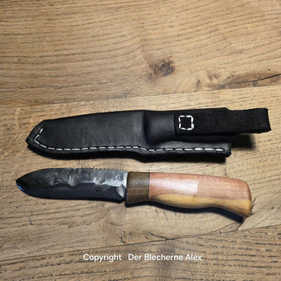 Allzweckmesser Klinge aus Leo2 Griff Zwetschge