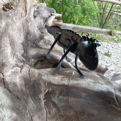 Stilisierte Echse aus Eisen unbehandelt oder lackiert per Hand geschmiedet